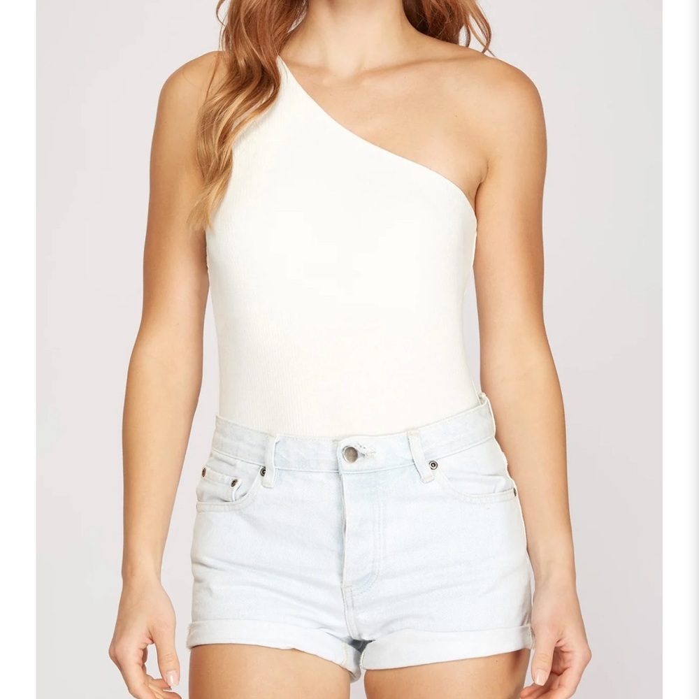 One shoulder white bodysuit 🤍